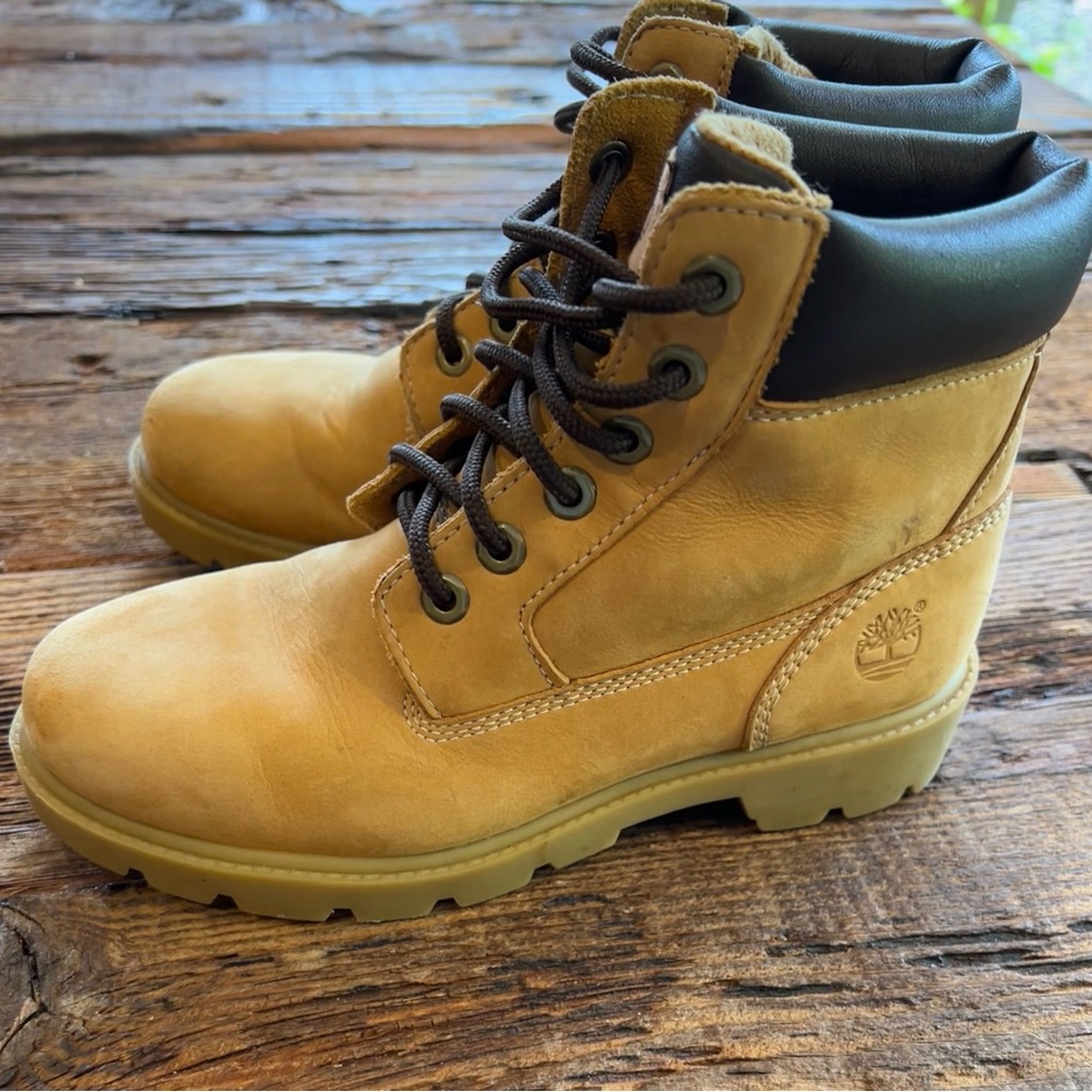 Timberland Jr boy size 2.5 U.S.